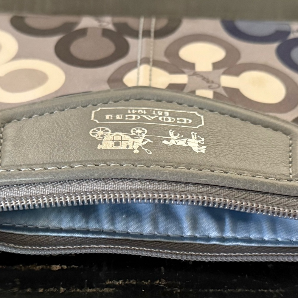 🩶💙Coach Gray & Navy Wristlet, Like New! - Picture 7 of 8
